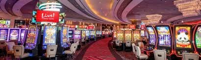 77j live casino lobby interface with baccarat and roulette tables